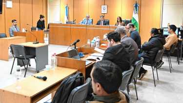 Pidieron condenas para cuatro policías de Roca acusados por torturas, lesiones y amenazas a adolescentes