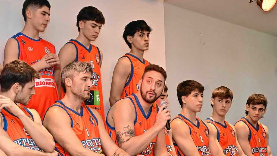 El interno Lucas Villanueva es uno de los que regresa al equipo naranja. (Fotos: Franco Urchipía)  