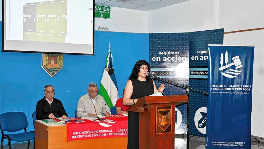 Mariela Alcayaga, presidenta del Colegio de Martilleros Públicos, fue una de las rematadoras de la subasta. Foto: Franco Urchipía.