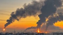 Imagen de Ataque masivo sobre Moscú dejó dos muertos y una refinería en llamas en pleno cierre electoral de Rusia