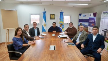 Tregua por Cerro Negro entre Santa Cruz y Newmont: acordaron una agenda de trabajo conjunta luego de la disputa