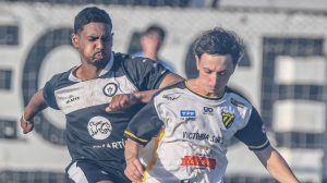 Escándalo por racismo en el Regional Amateur: detuvieron a un futbolista acusado de hacer gestos de mono