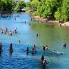 Imagen de Advierten por la crecida de los ríos Limay y Neuquén y piden no bañarse hasta el inicio de temporada: "Mucha corriente"