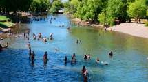 Imagen de Advierten por la crecida de los ríos Limay y Neuquén y piden no bañarse hasta el inicio de temporada: «Mucha corriente»