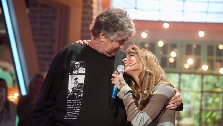 Tini Stoessel y su padre, Alejandro Stoessel, antes de la disputa legal.-