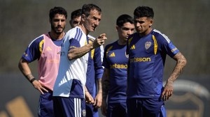 Flores volvió a entrenarse en Boca y Arruabarrena ya tiene el equipo para enfrentar a Racing