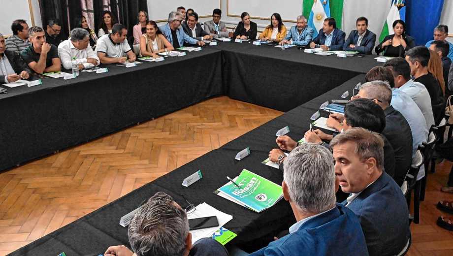 El inicio de la compensación. En febrero, Weretilneck presentó una reforma general a la coparticipación, que no prosperó. Foto: Marcelo Ochoa.