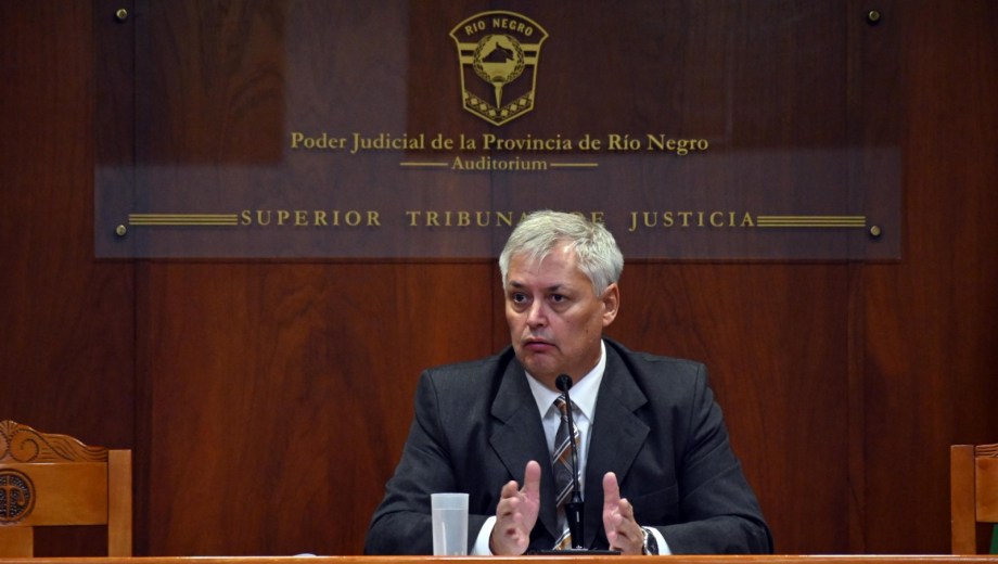 El juez Adrián Dvorzak encabezó la nueva audiencia por la causa que investiga la presentación de certificados médicos presuntamente falsos por empleados públicos. Foto archivo Marcelo Ochoa.