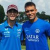 Imagen de Encuentro de dos grandes: Franco Colapinto visitó a Lautaro Martínez en la práctica de Inter