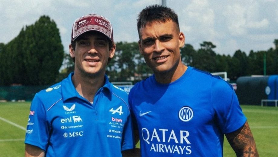 Fotografía para encuadrar y cambio de camisetas. Dos gigantes juntos en Milán. 