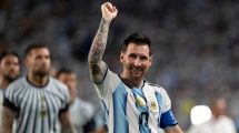 Imagen de Homenaje a Messi: la AFA dispuso que se pausen todos los partidos a los 10 minutos para aplaudir al capitán