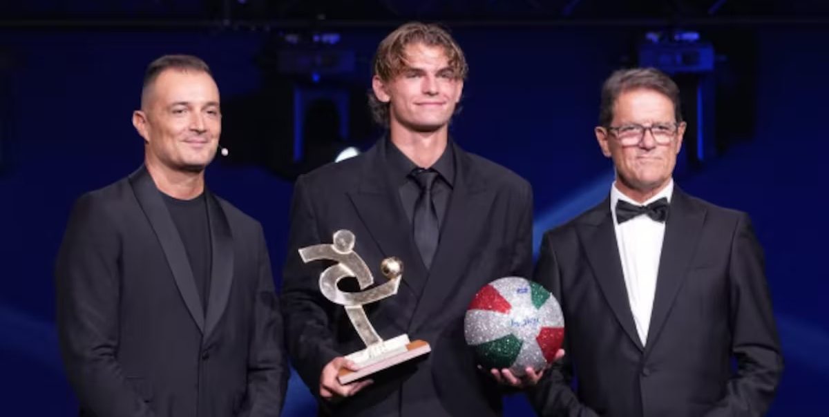 Nico Paz fue elegido como el mejor jugador joven de la Serie A y habló del retiro de Messi