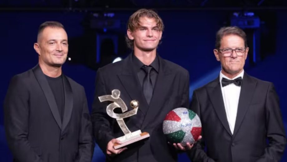 Nico Paz fue premiado como el mejor jugador joven de la última temporada en la Serie A. 