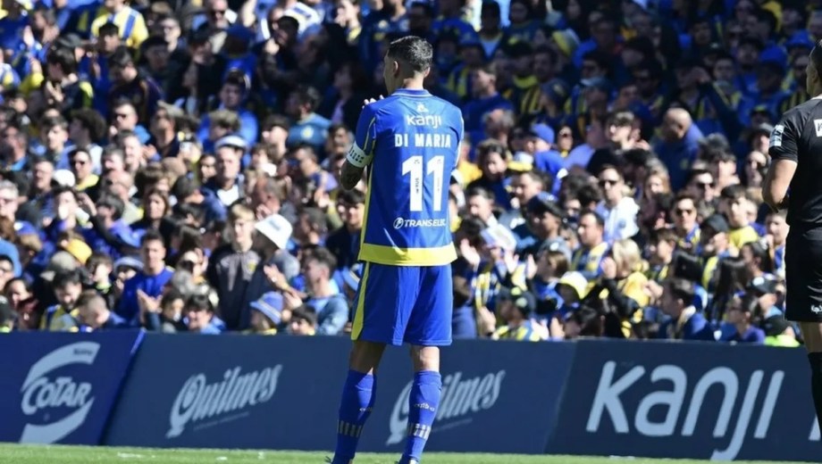 Fideo aplaudió a su amigo en medio de la ovación que él mismo recibía de todo el estadio. 