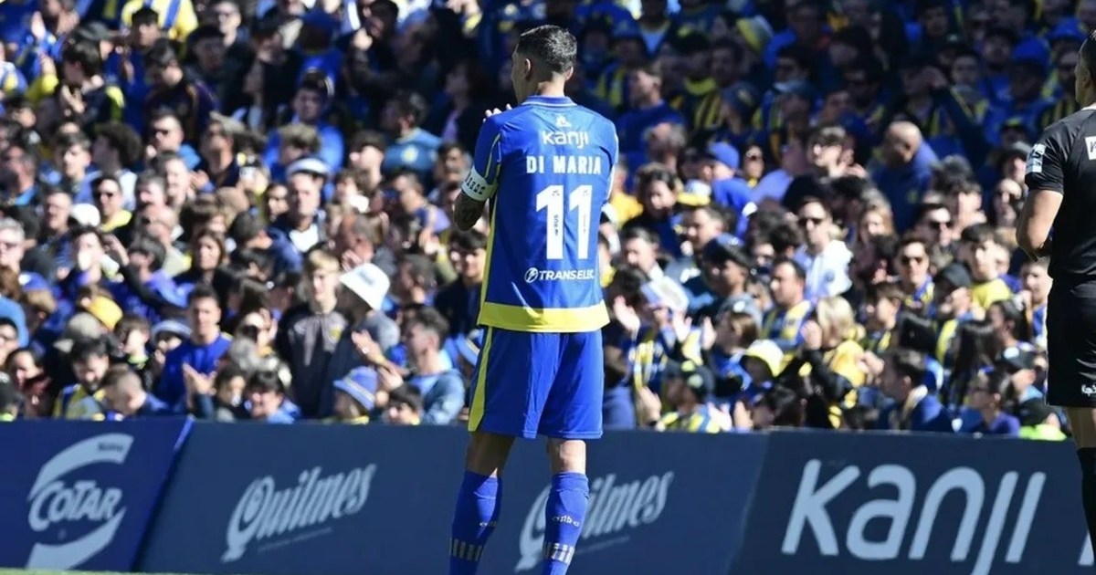 Emotivo homenaje a Messi en el Gigante de Arroyito, con ovación a Di María