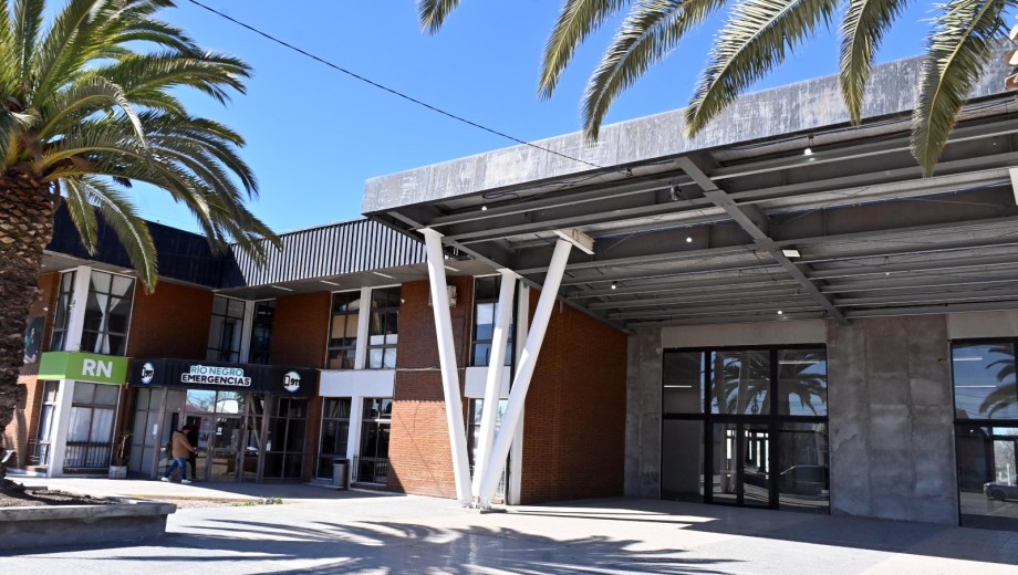 La nueva Terminal de Viedma encara su etapa final con fondos municipales tras el desfinanciamiento de Nación. Foto: Marcelo Ochoa.