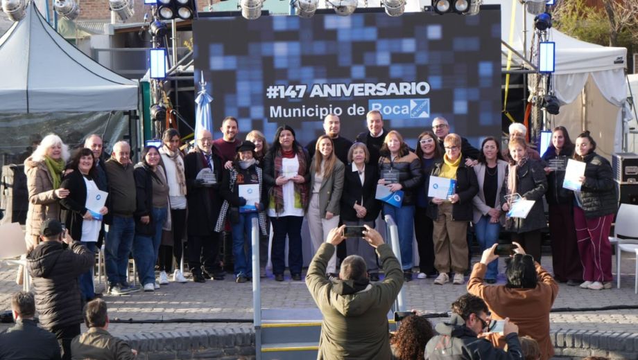 El acto estuvo acompañado por la intendenta María Emilia Soria y el senador Martín Soria. Foto: Municipalidad de Roca.
