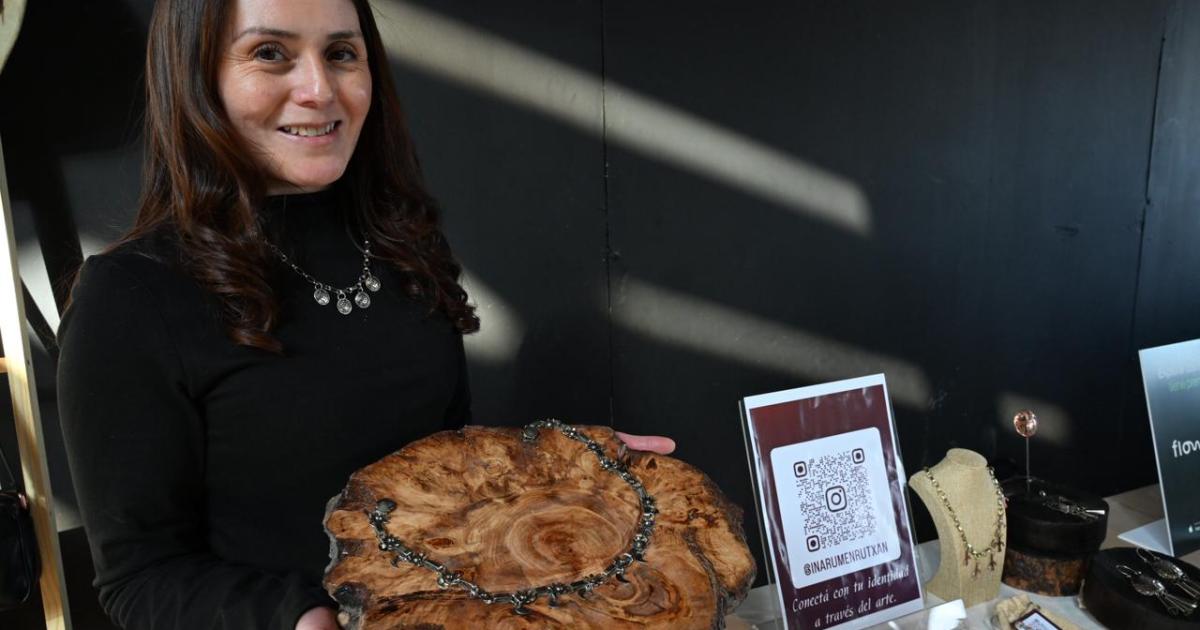 Artesana mapuche revitaliza la platería ancestral para su comunidad