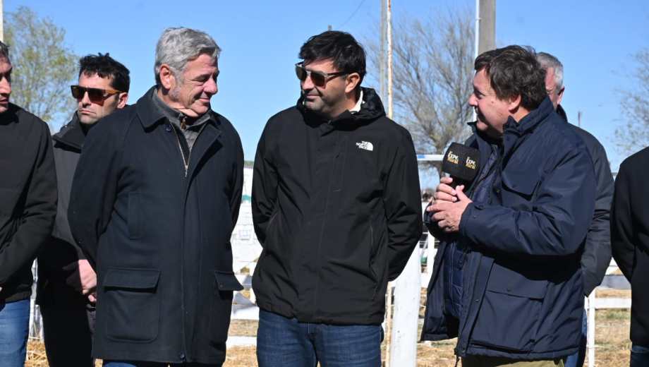 Nicolás Pino, Rodrigo Núñez y Alberto Weretilneck, durante la jornada central de la Expo Rural de Viedma. Foto: Marcelo Ochoa.