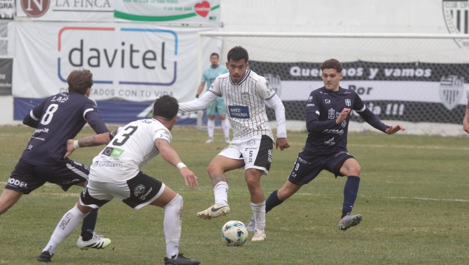 Cipolletti se mide con Alvarado en La Visera de Cemento. (Foto: Oscar Livera)