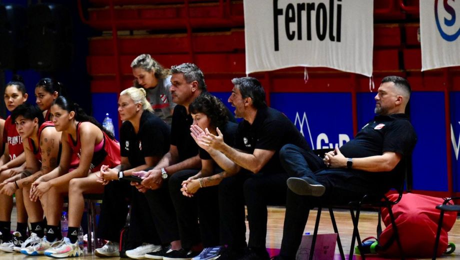 Del Egido toma el mando. Ahora dará indicaciones como entrenador principal. (Archivo Matías Subat)