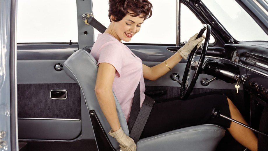 El cinturón de tres puntos desarrollado por Volvo hace 60 años, puede reducir hasta un 50% la probabilidad de muerte en un choque.