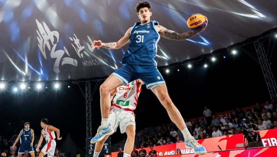 Alfredo Ventura, roquense y jugador de Deportivo Viedma, disputó ambos encuentros para la Selección en Wuhan. (Foto: Prensa CAB)