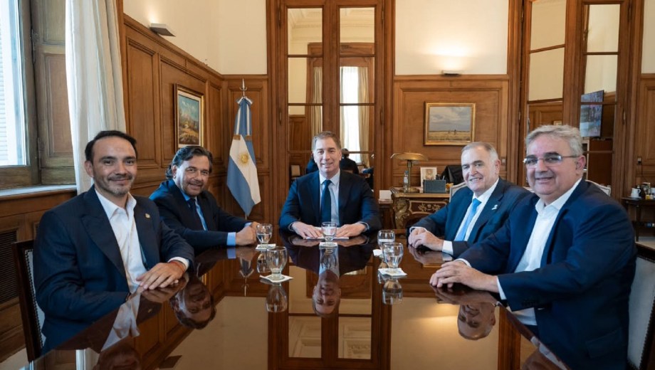 El Gobierno acelera el diálogo con gobernadores para destrabar su agenda legislativa. Foto: gentileza Presidencia 