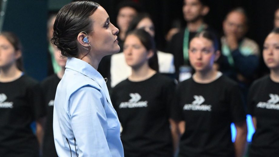 La reconocida artista tuvo a cargo el himno nacional en la ceremonia oficial. Foto: Cecilia  Maletti. 