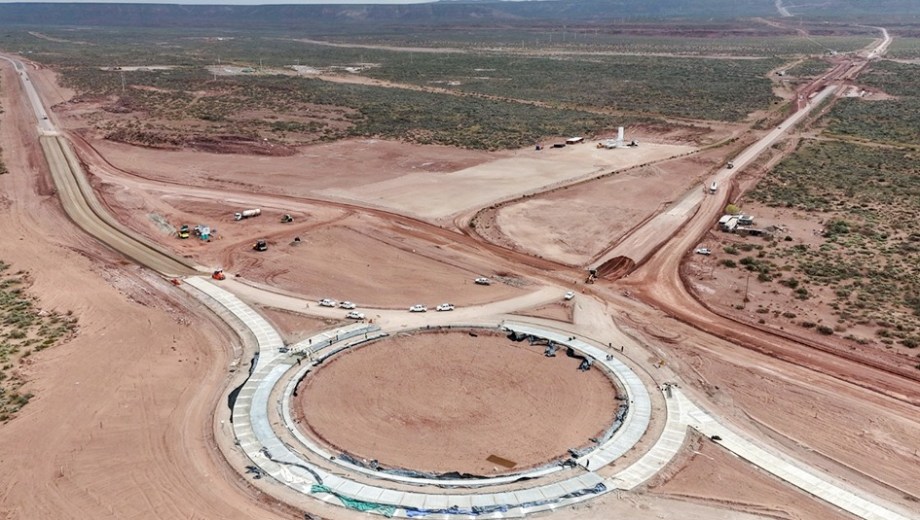 Tres frentes de obra avanzan sobre las rutas provinciales 7 y 5 para optimizar la conectividad en Vaca Muerta.