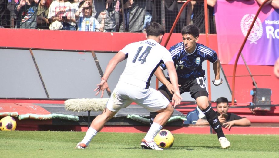 En el Marcelo Bielsa de Rosario, el combinado que dirige Diego Placente se recuperó del traspié en el debut. 