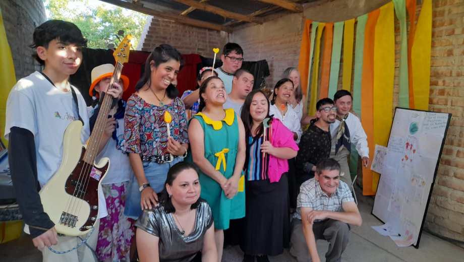 Feria del Libro en Centenario: presentan una obra para enseñar música a personas con discapacidad