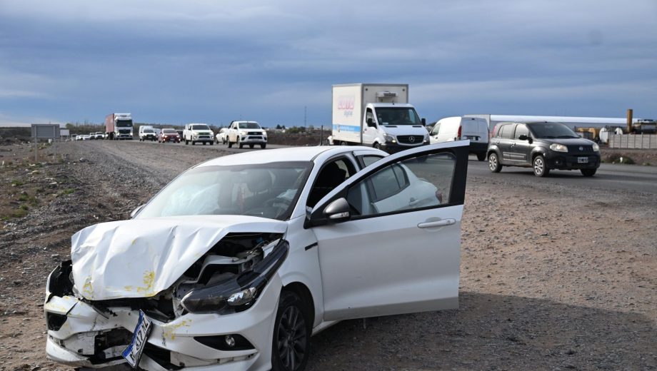 Fuerte choque en la Autovía Norte de Neuquén. Foto: Ceci Maletti