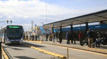 Imagen de Neuquén tiene un metrobús renovado: mayor seguridad y luminaria en 29 paradores