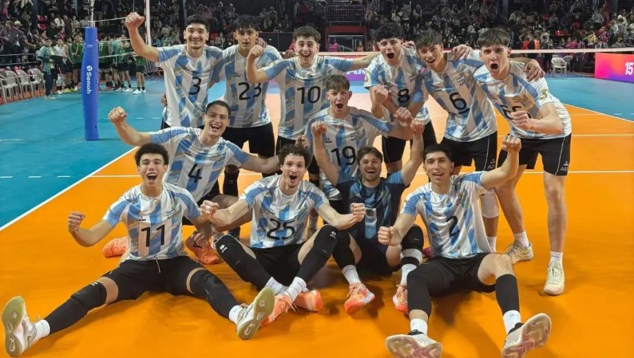 La Selección Argentina ya se aseguró una medalla en los Juegos Suramericanos Santa Fe 2026. (Foto: @voley_feva)