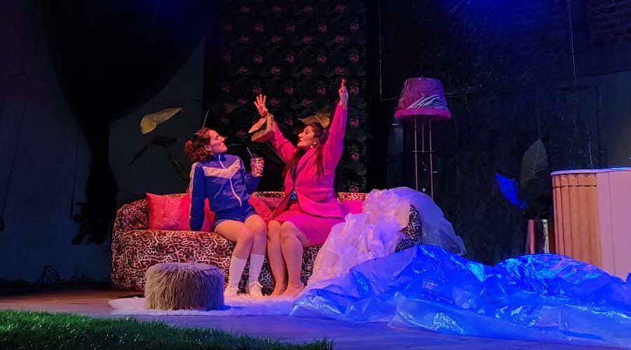"Villa California", la obra roquense producida por el Teatro Cervantes: una celebración del acontecimiento teatral