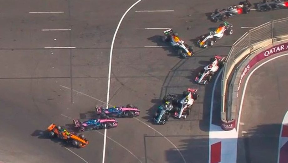 Ya consumado el error, los dos Alpine y el McLaren de Norris quedaron en contra mano tras la imprudencia del argentino. 