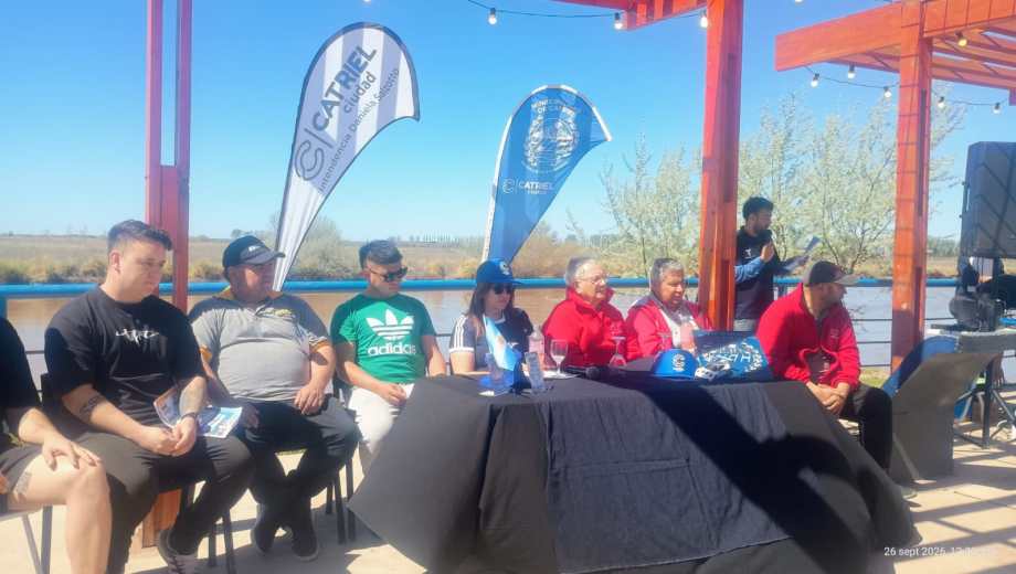 El Rally Integración fue presentado en la Costanera del Colorado de Catriel. Foto (Gentileza) 