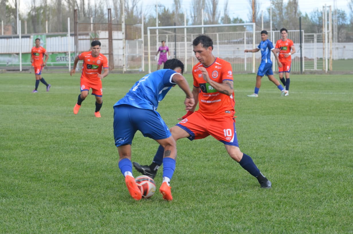 Deportivo Roca empata con La Amistad y depende de sí mismo para la clasificación