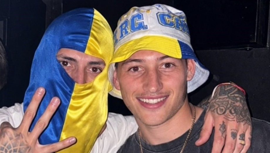 Gastón Ávila, defensor de Rosario Central, junto a su hermano Franco Domínguez Ávila, delantero de Estudiantes, en los festejos del Canalla.
