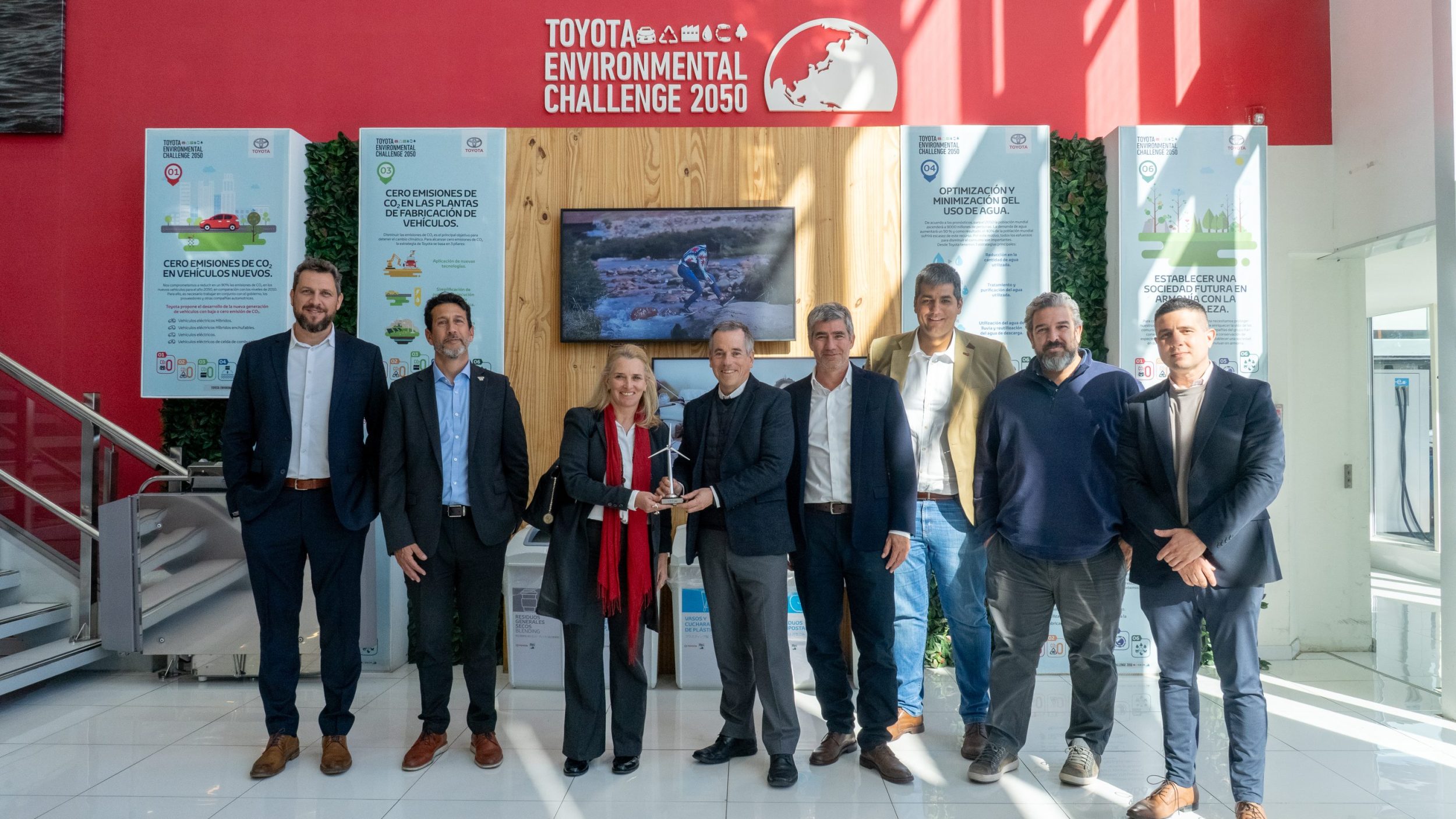 Toyota e YPF Luz amplían su alianza: incorporan nuevas concesionarias al acuerdo para operar con energías renovables