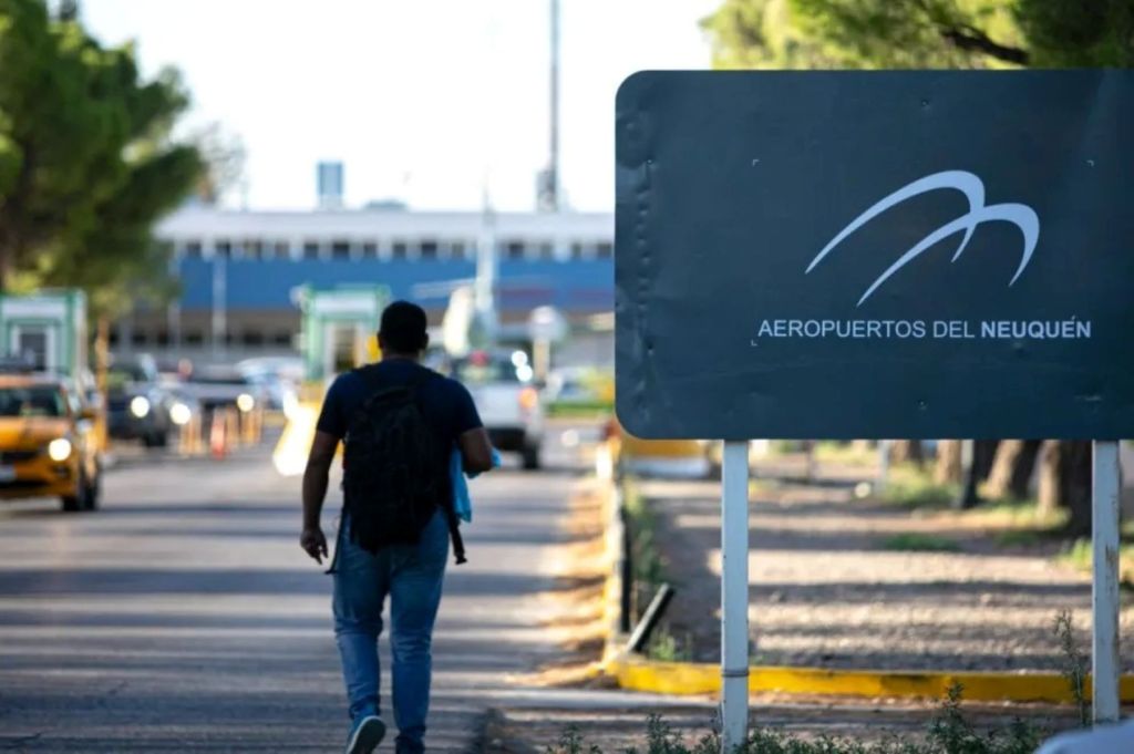 Proyectan un "hub de transporte" para conectar el aeropuerto de Neuquén con trenes y colectivos