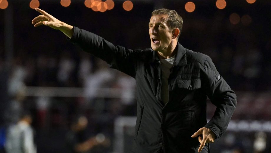 Rodolfo Arruabarrena, entrenador de Boca, durante el encuentro ante San Pablo en el Morumbí. (Foto: AFP)