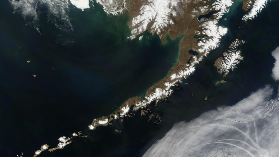 Los sistemas de monitoreo técnico mantienen la vigilancia preventiva sobre la costa de Alaska. Imagen ilustrativa.