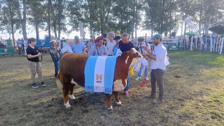 Expo Rural de Conesa. Productores, funcionarios y prensa juntos en un mismo espacio y con un mismo objetivo, mostrar lo que se hace en la Patagonia.