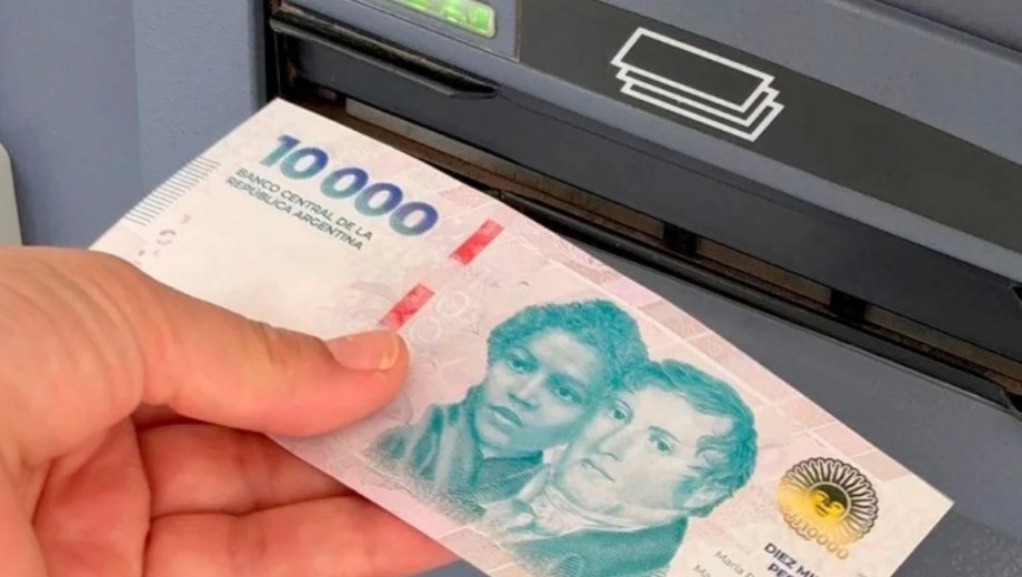 El costo de las operaciones varía según los bancos. Foto: NA.