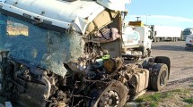 Imagen de Trágico choque entre camiones sobre Ruta 22 entre Río Negro y La Pampa: qué se sabe del conductor muerto y los heridos