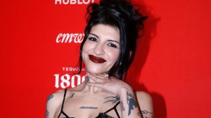 Cazzu y el Dark Glam: cómo la reina del trap redefinió la estética gótica en la música urbana