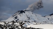 Imagen de Registran un nuevo pulso eruptivo en el complejo volcánico Nevados de Chillán, cerca del norte neuquino