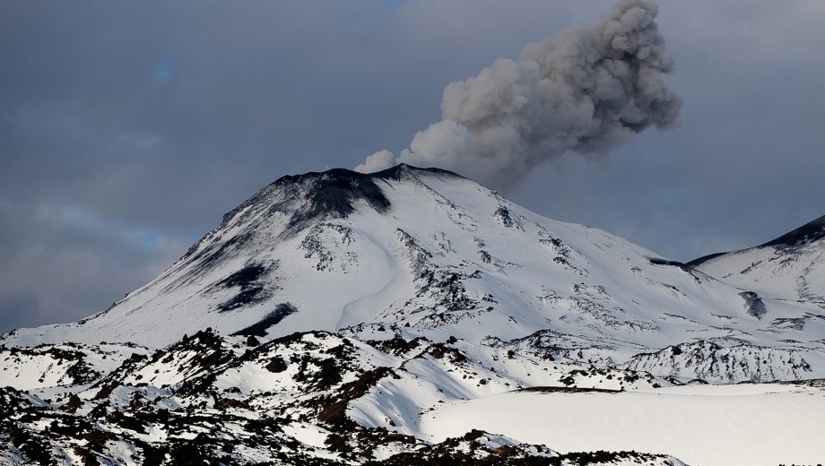 Registran un nuevo pulso eruptivo en el complejo volcánico Nevados de Chillán.